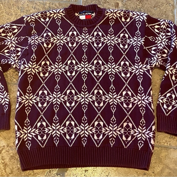 Vintage TOMMY HILFIGER Men Burgundy Pattern Snowflakes Sweater Size XL-Fit Small - Picture 2 of 8